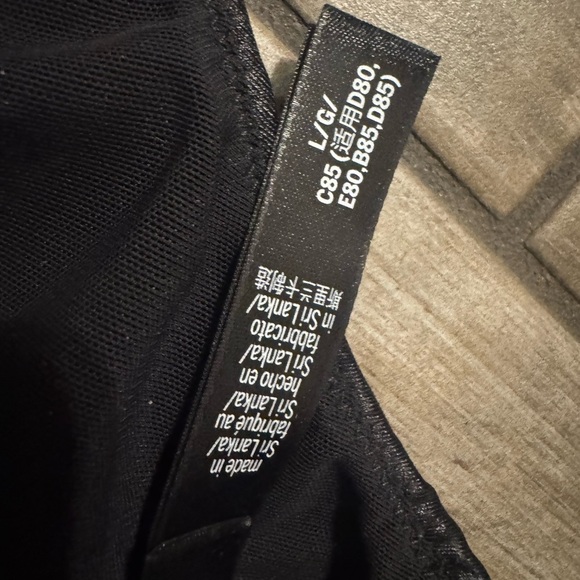 Victoria Sport Black Bralette size large - Picture 3 of 3